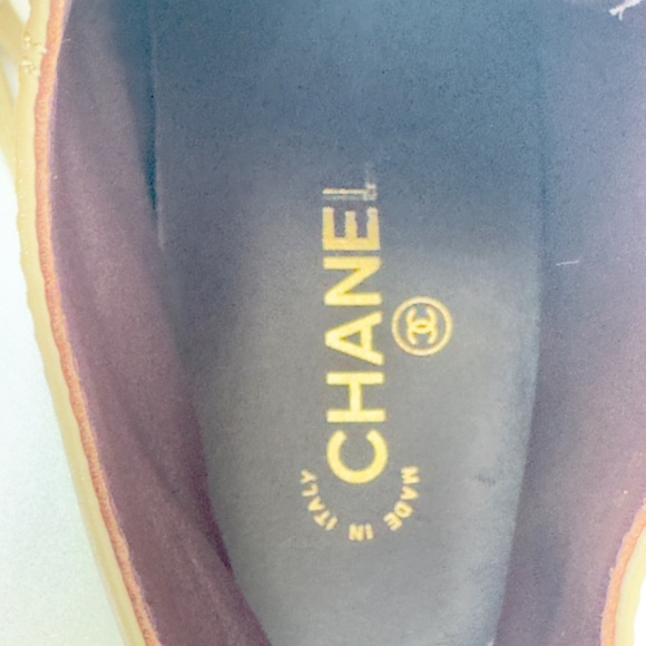 CHANEL Interlocking CC Lace Up Combat Boots. - Picture 11 of 13